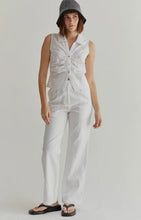 Load image into Gallery viewer, Linen Rae Ruched Blouse in White
