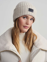 Load image into Gallery viewer, Elva Chunky Knit Beanie Oatmeal - Kirk and VessVarley
