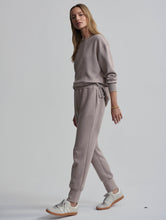 Load image into Gallery viewer, Slim Cuff Pant 27.5 in Taupe Marl
